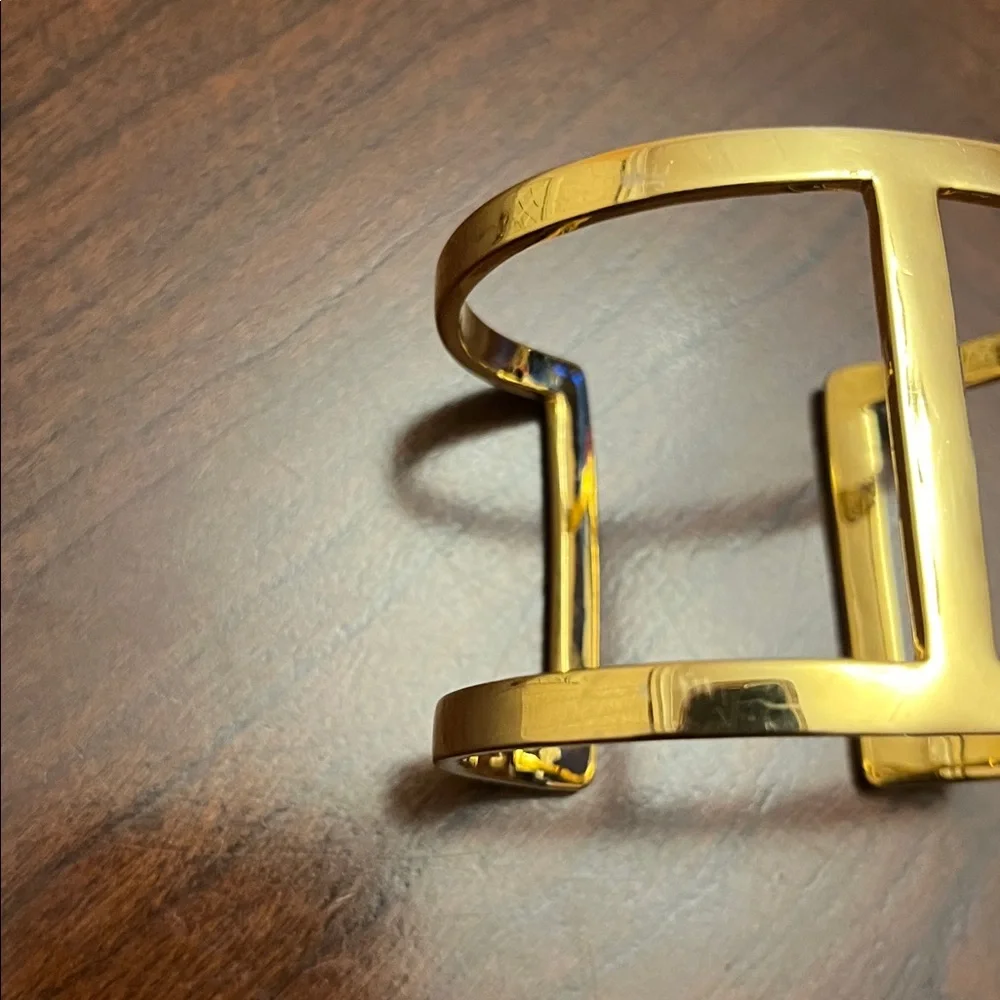 Vince Camuto Gold-tone Cuff Bracelet 🌺Final Price🌺 - Picture 6 of 6
